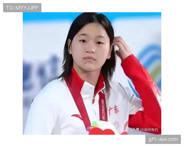 全红婵领奖那股贵气,翻开她朋友圈的日常又像隔壁班小妹,反差太带感 全红婵领奖那股贵气,翻开她朋友圈的日常又像隔壁班小妹,反差太带感